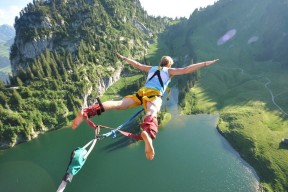 天博娱乐-Doinb连续五场比赛得分超过比赛规则变更，拜仁不断突破！赢得满堂喝彩